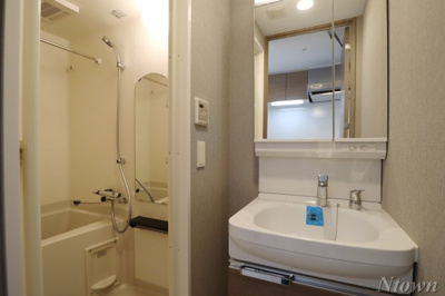 【洗面所】 | メイクス城西レジデンス | 忙しい朝には欠かせない洗面所です