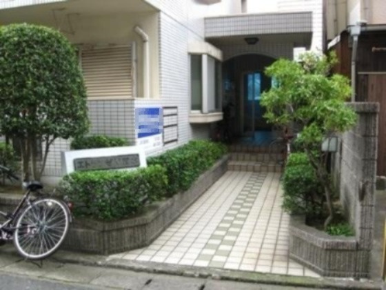 エトランゼ宮本5のエントランス