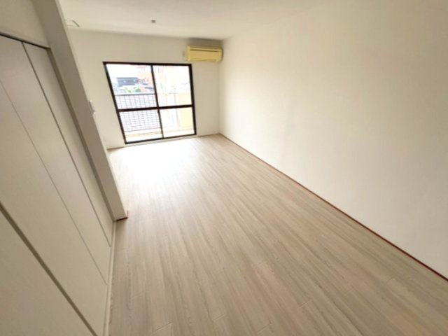 平沼マンションの居間・リビング