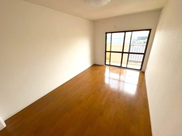 平沼マンションの居間・リビング