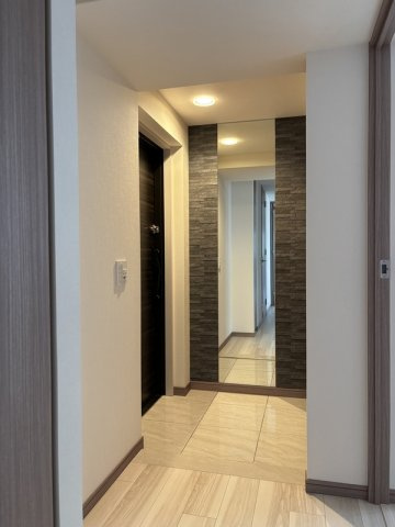 ワコーレフェリズ西岡本のエントランス