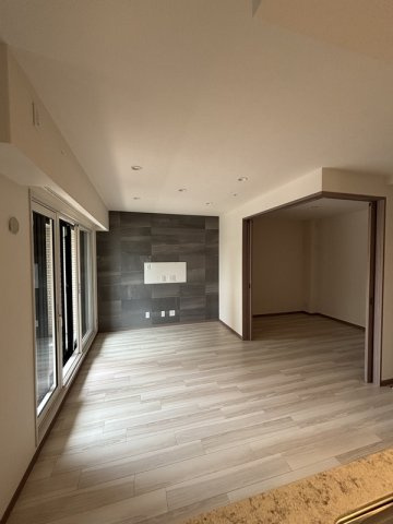 ワコーレフェリズ西岡本の居間・リビング