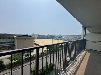 【展望】 | 岸和田コーポラス壱号棟 | 南西面バルコニーですので、日当たり良好で洗濯物がよく乾きますよ！