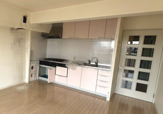 【キッチン】 | 岸和田コーポラス壱号棟 | 【システムキッチン新調します】対面式にリフォームしますよ！リビングで寛ぐご家族をいつも感じられます！会話を楽しみながら家事ができますね♪食洗付ですので、時短ができ忙しいママの味方ですね！