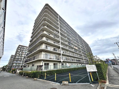 【外観】 | 岸和田コーポラス壱号棟 | 【トイレ新調します】温水便座洗浄便座ですので、寒い日も温かい便座で安心して使用していただけますよ！