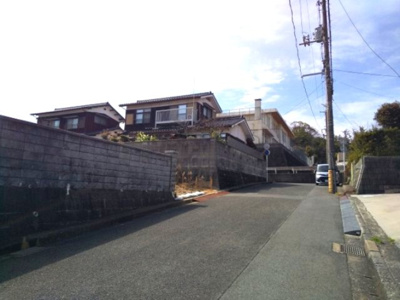 【前面道路含む現地写真】 | 南小羽山町２丁目売土地