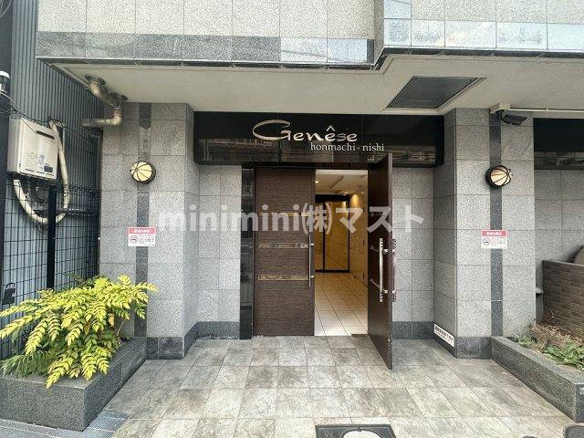 ジュネーゼ本町西のエントランス