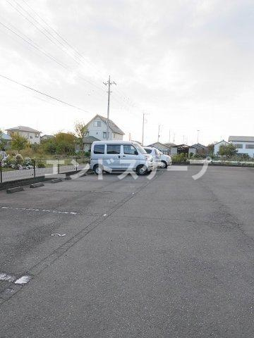 プリムローズの駐車場|高崎、前橋のお部屋探しはエンドスケープまで！お客様の理想お聞かせ下さい♪