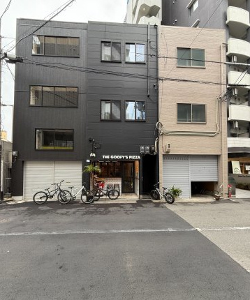 大阪市北区菅栄町の外観|１階店舗はお洒落なピザ屋さん。とってもおいしいです！