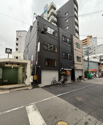 大阪市北区菅栄町の外観|ブラックを基調とした外観で洗練されています♪