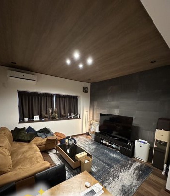 大阪市北区菅栄町の居間・リビング|壁はエコカラット♪