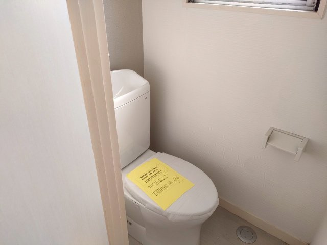 岐阜市雄総桜町 1棟アパートのトイレ
