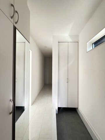 橿原市東坊城町の収納|シューズクローゼットや物入など収納充実