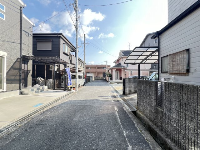 橿原市東坊城町の前面道路含む現地写真
