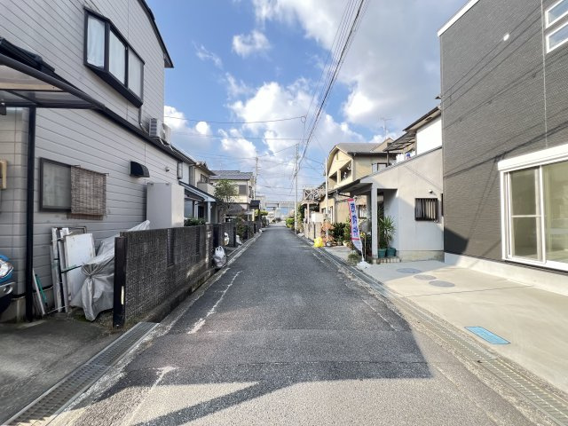 橿原市東坊城町の前面道路含む現地写真