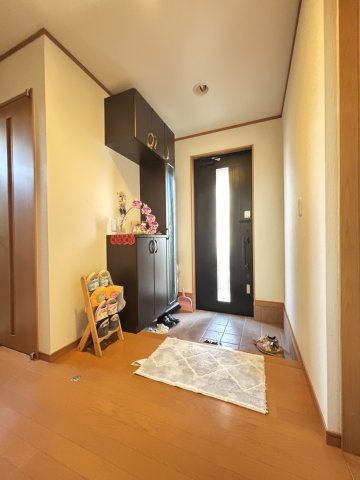 橿原市新口町の玄関|明るい内玄関　大容量のシューズボックス付き