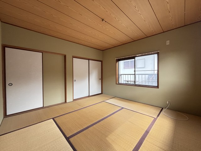 桜井市朝倉台西6丁目の和室|押入収納付き和室8帖