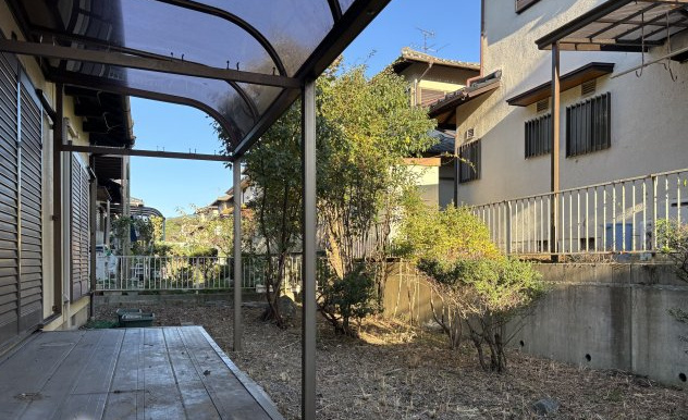 桜井市朝倉台西6丁目の庭