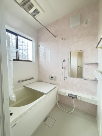 桜井市朝倉台西6丁目の浴室|のびのび入浴できるシステムバス