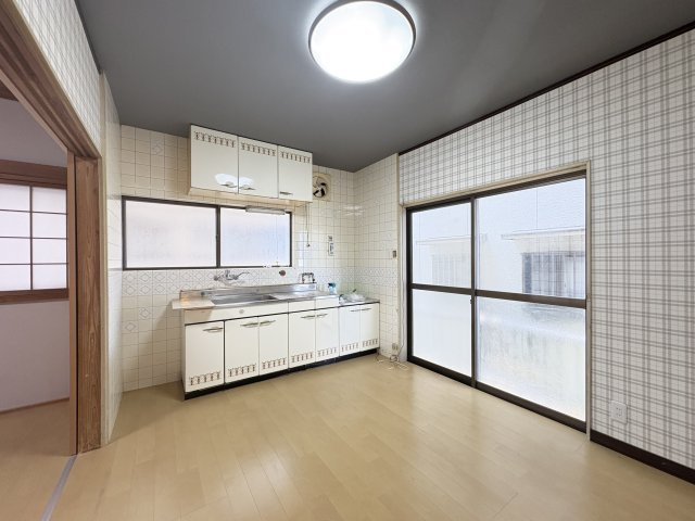 桜井市東新堂のキッチン|DK6帖です。明るく開放的な空間です。