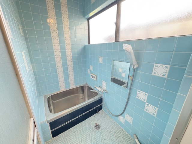 桜井市東新堂の浴室|明るくゆっくり浸かれるお風呂です