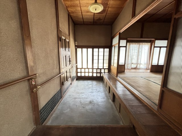 桜井市大字初瀬　の玄関|広々した玄関なので出かける時間が重なっても大丈夫です！