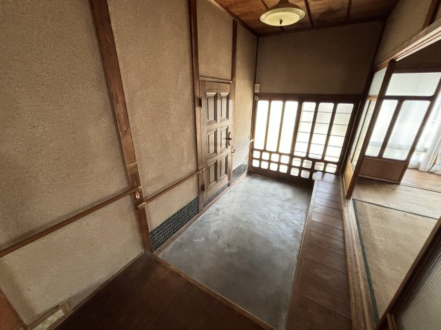 桜井市大字初瀬　の玄関|広々した玄関なので出かける時間が重なっても大丈夫です！
