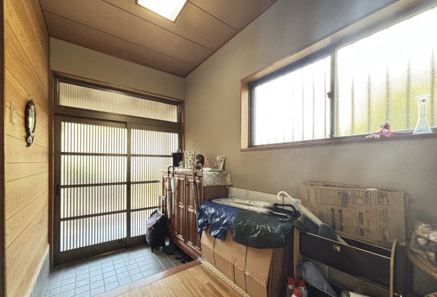 桜井市朝倉台東4丁目の玄関|広々とした玄関です。