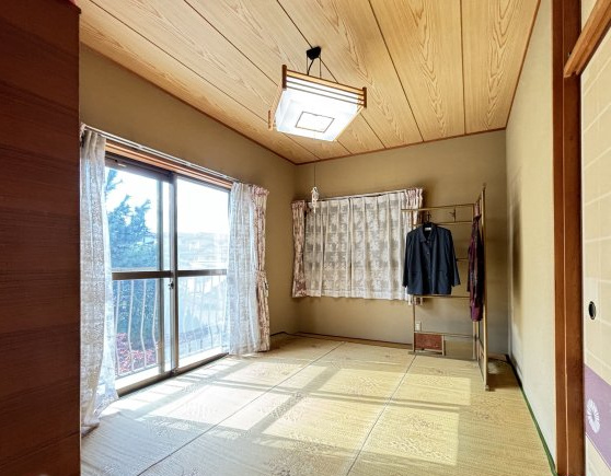 桜井市朝倉台東4丁目の和室|バルコニーに面している2階の和室です。南面で日当たり良好です。