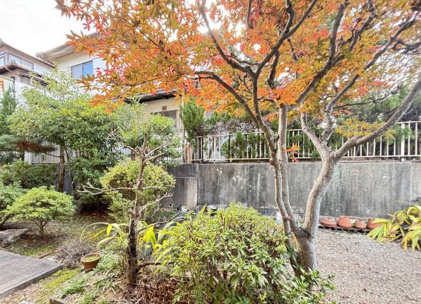 桜井市朝倉台東4丁目の庭
