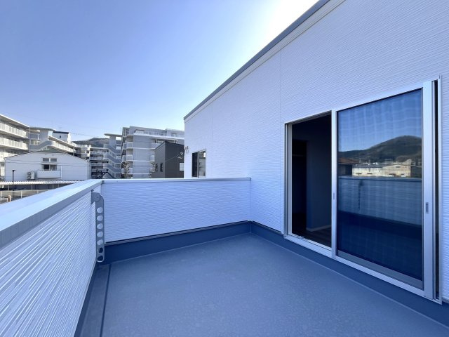 桜井市慈恩寺全2区画2号地のバルコニー|寝室から出入りが可能です♪