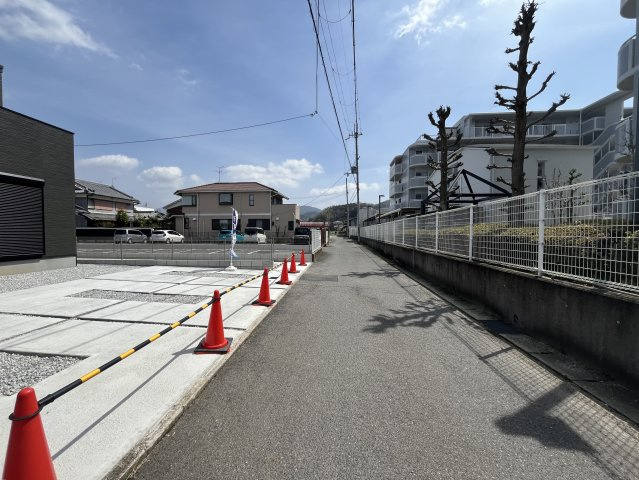 桜井市慈恩寺全2区画2号地の前面道路含む現地写真|前面道路4ｍです！