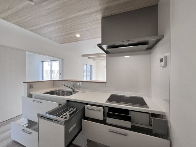 桜井市慈恩寺全2区画2号地のキッチン|引き出しはスライド式になっていて使いやすいです♪