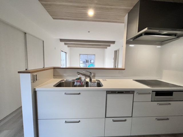 桜井市慈恩寺全2区画2号地のキッチン|人気の対面キッチンです♪作業をしながら家族の様子が見えて、コミュニケーションも取りやすくなります