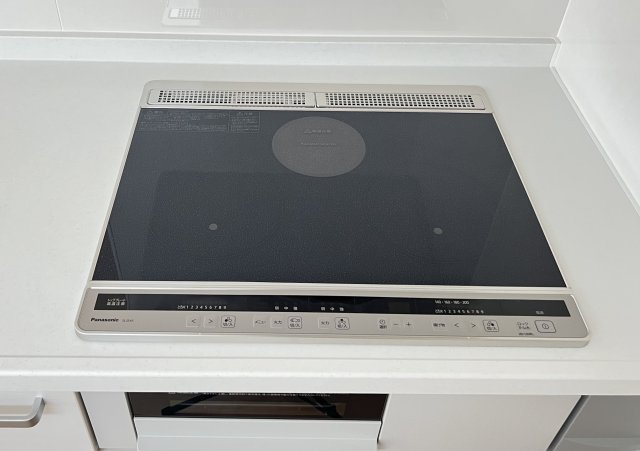桜井市安倍木材団地1丁目全3区画のキッチン|IHクッキングヒーター3口　安心安全で料理も楽しくなりそう