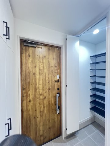 桜井市安倍木材団地1丁目全3区画の玄関|反対側にも収納あります♪