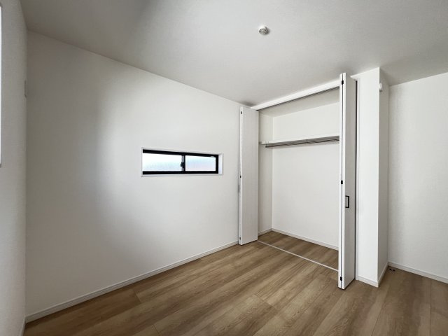 桜井市安倍木材団地1丁目全3区画の子供部屋|クローゼット付き　ハンガーパイプ付き枕棚で収納便利