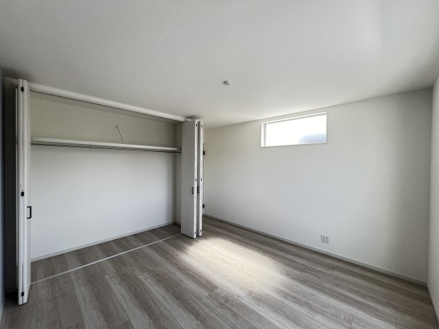 桜井市安倍木材団地1丁目全3区画の寝室|クローゼットもたくさん洋服収納できます