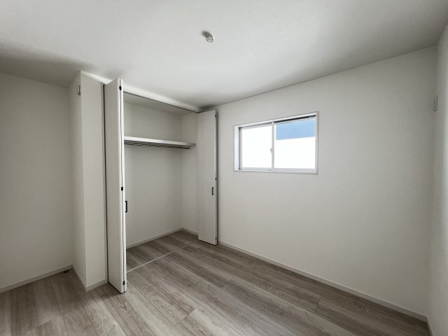 桜井市安倍木材団地1丁目全3区画の子供部屋|洋室5.23帖　ハンガーパイプ付き枕棚で収納らくらく