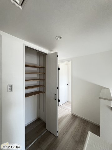 桜井市安倍木材団地1丁目全3区画の収納|2F廊下収納　掃除用品などの収納に便利