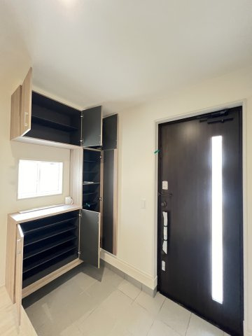 磯城郡田原本町八尾１棟の玄関