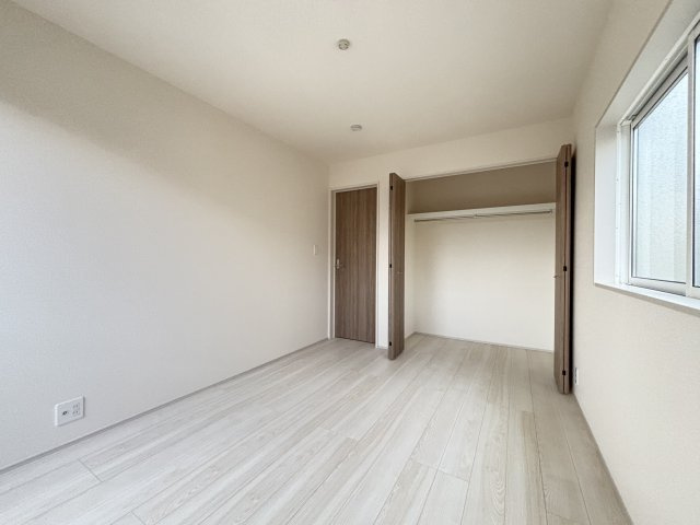 磯城郡田原本町八尾１棟の洋室|洋室5.4帖　クローゼット付き