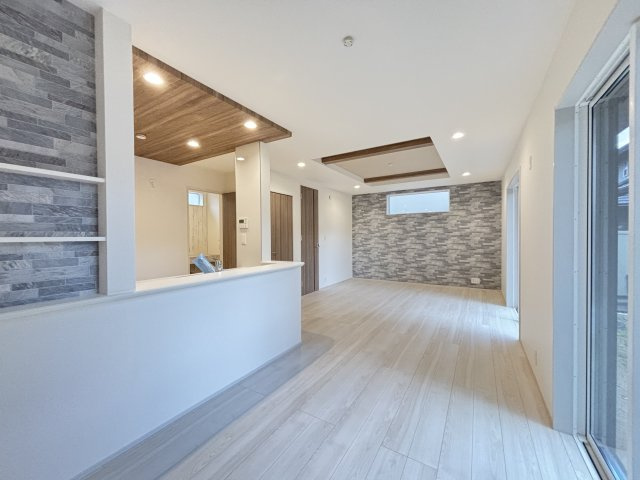 磯城郡田原本町八尾１棟の居間・リビング|ＬＤＫ18帖　明るく開放的な空間です♪