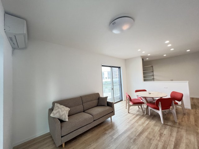 グリーンステージ　浮孔Ⅲの居間・リビング|ＬＤＫ16帖　明るく開放的な空間です♪