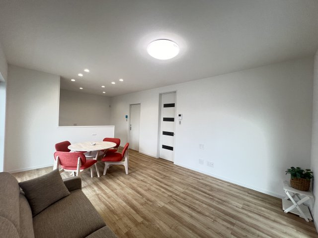 グリーンステージ　浮孔Ⅲの居間・リビング|ＬＤＫ16帖　明るく開放的な空間です♪