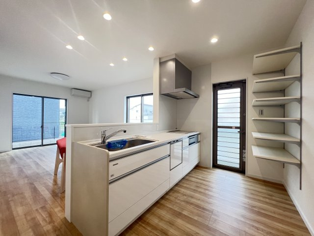 グリーンステージ　浮孔Ⅲのキッチン|料理が楽しみになりそうな対面式システムキッチン