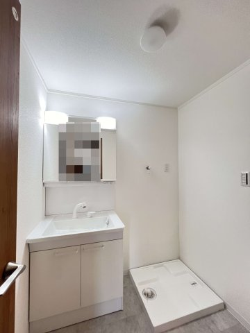 橿原市白橿町7丁目の独立洗面台|三面鏡付洗面化粧台