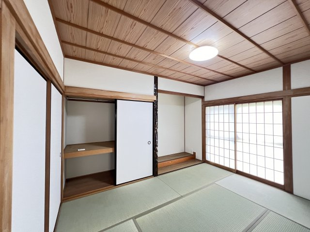 橿原市白橿町7丁目の和室|6帖和室　床の間と押入収納付き