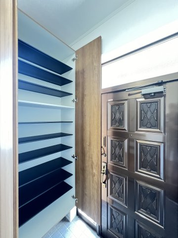 橿原市白橿町7丁目の玄関|内玄関　収納たっぷり