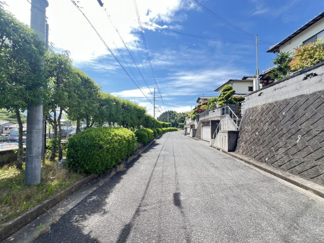 橿原市白橿町7丁目の前面道路含む現地写真